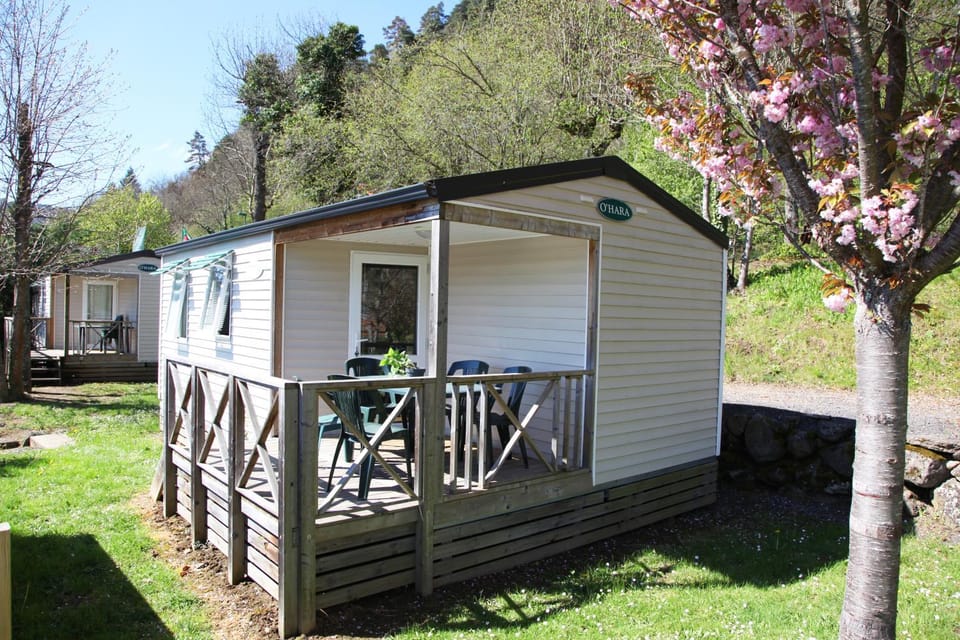 Camping La Clé des Champs Campground/ 
RV Resort in Auvergne-Rhône-Alpes