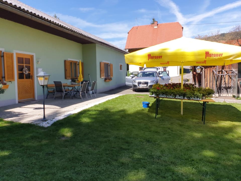 Patio, Parking