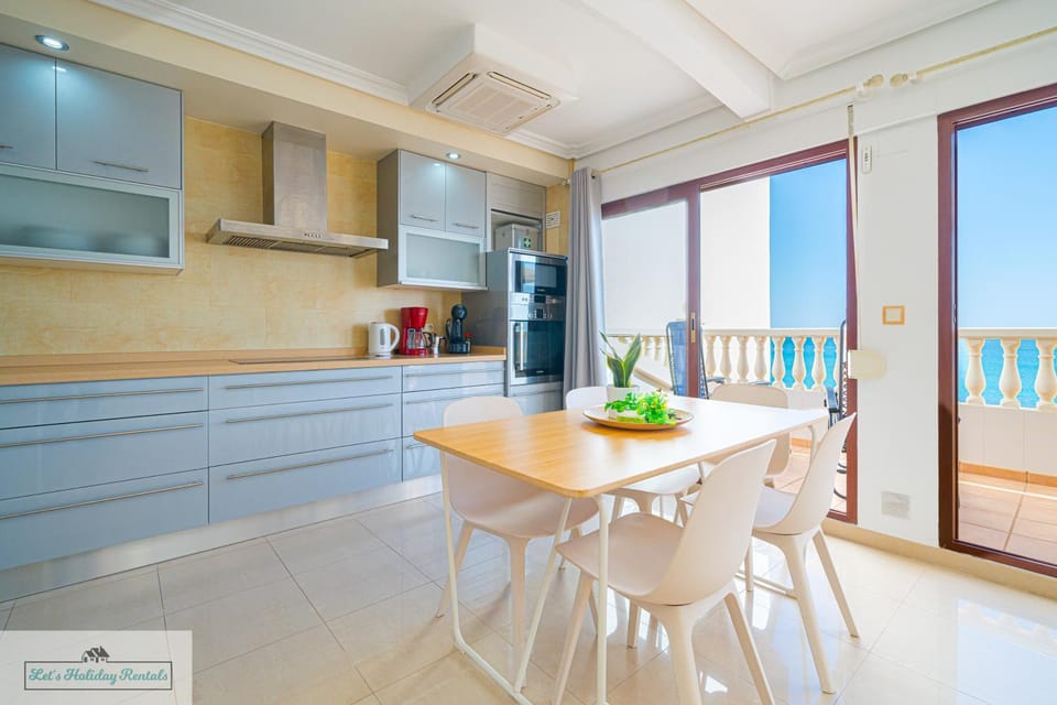 Piso Primera linea Jakarta 3 sea view Apartment in El Campello