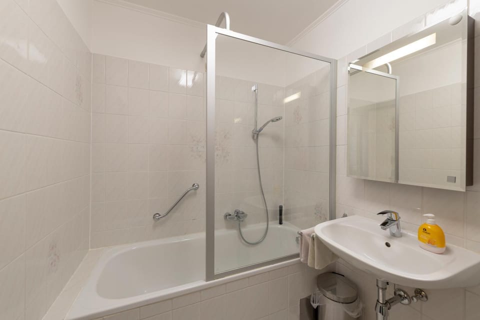 Bathroom, Photo of the whole room, On site, Bath