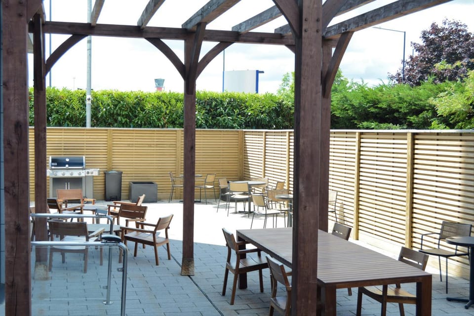 Patio, Restaurant/places to eat, Day, BBQ facilities, Balcony/Terrace