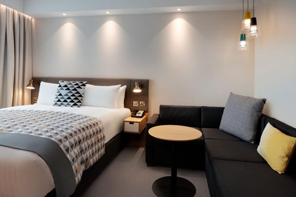 Bed, Photo of the whole room, Seating area, Bedroom