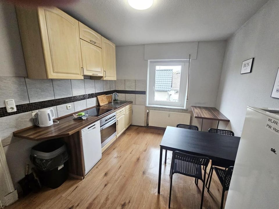 Kitchen or kitchenette, Dining area, oven, stove
