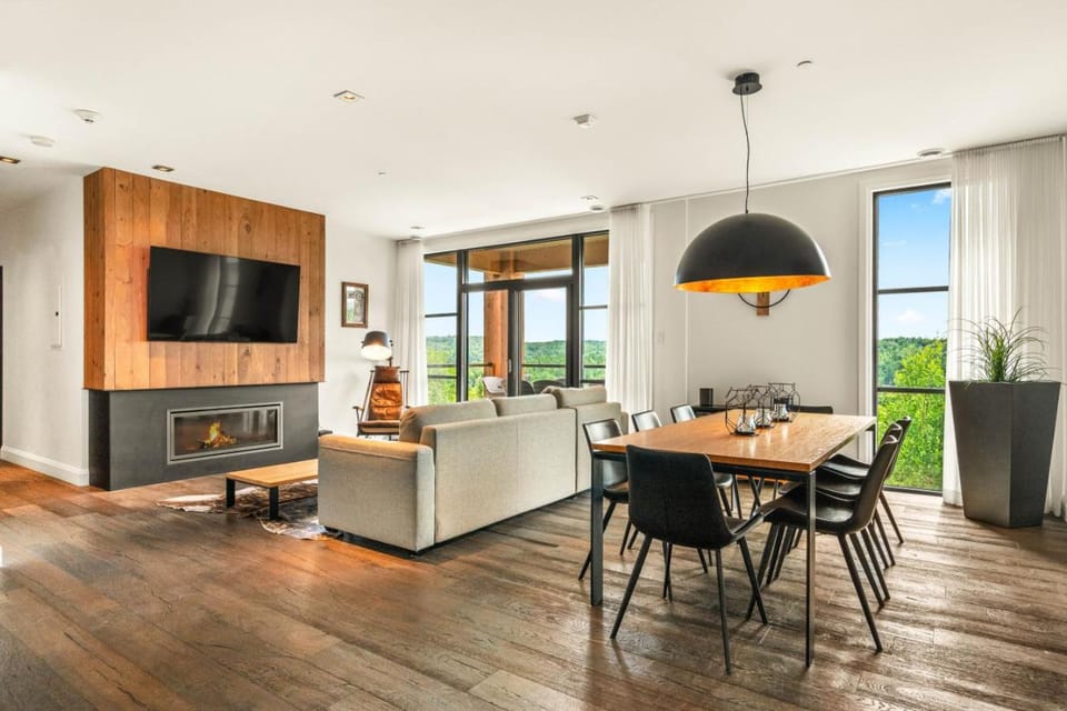 Living room, Dining area