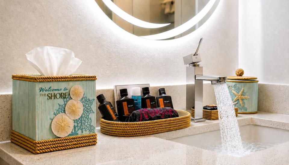 NEW 2026-Ocean Sands Beach Boutique Inn-24Hr Sauna and Salt-Mineral Pool-Free Beach Bikes and Famous Beach-Fresh Baked Cookies-Popcorn-In Room Bathrobes-Sunscreen-65 Inch TVsNetflix-Bedside Candy-Free Laundry- 4 Grand Black Beds-Call & Save-1-252-AHA-SAND Inn in Kill Devil Hills