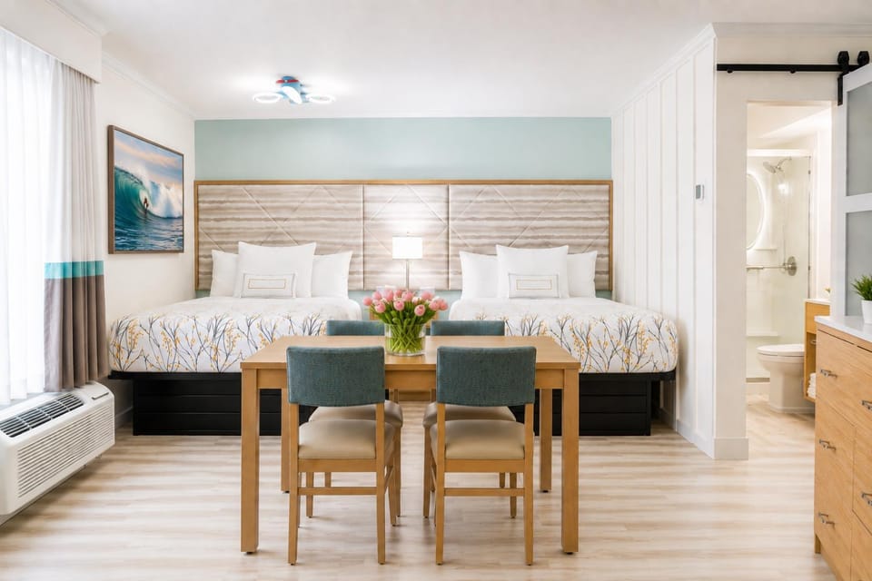 NEW 2026-Ocean Sands Beach Boutique Inn-24Hr Sauna and Salt-Mineral Pool-Free Beach Bikes and Famous Beach-Fresh Baked Cookies-Popcorn-In Room Bathrobes-Sunscreen-65 Inch TVsNetflix-Bedside Candy-Free Laundry- 4 Grand Black Beds-Call & Save-1-252-AHA-SAND Inn in Kill Devil Hills