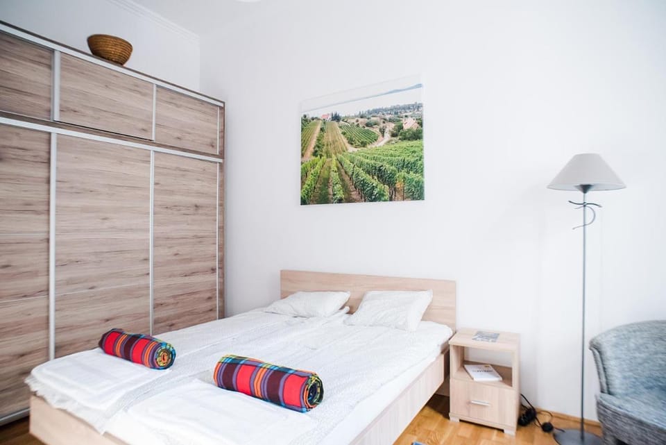Bed, Photo of the whole room, Decorative detail, Bedroom