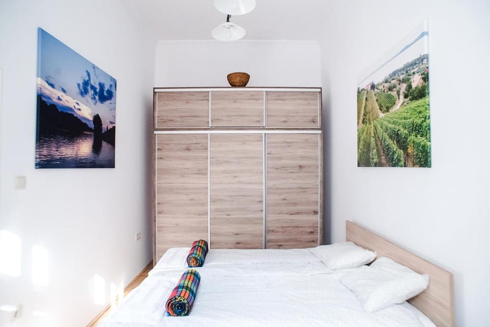 Bed, Photo of the whole room, Decorative detail, Bedroom