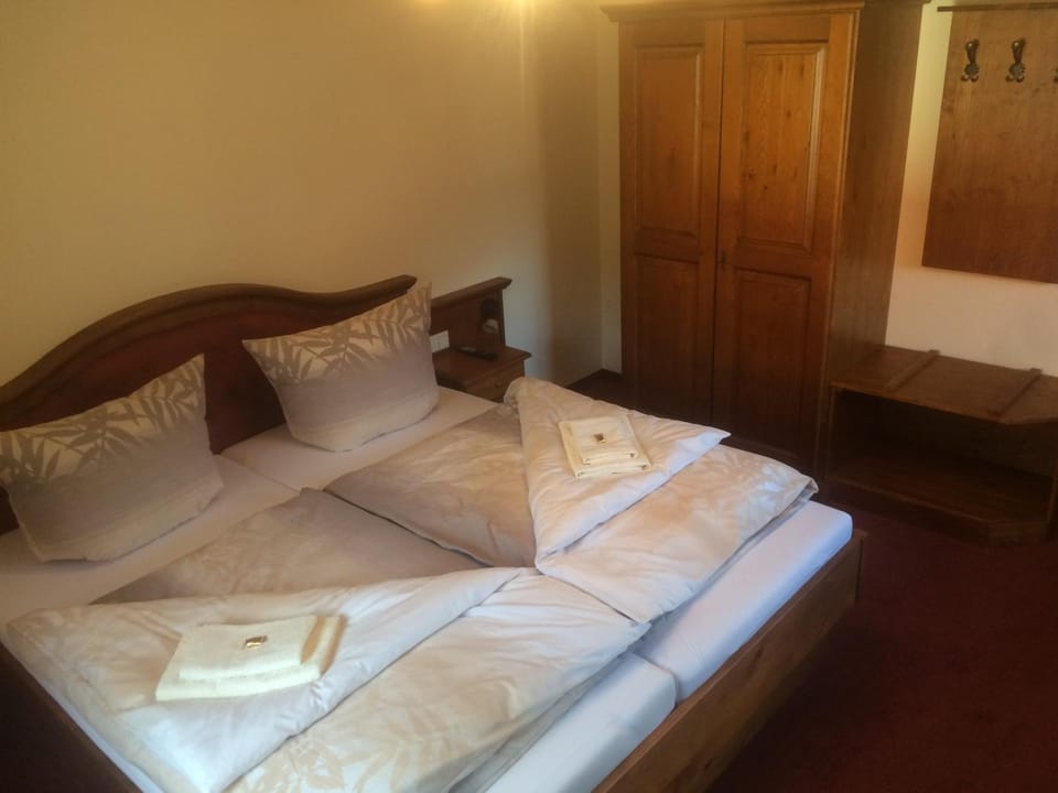 Restaurant & Pension "Bauernhof zum Silberbergwerk" Bed and Breakfast in Saxony