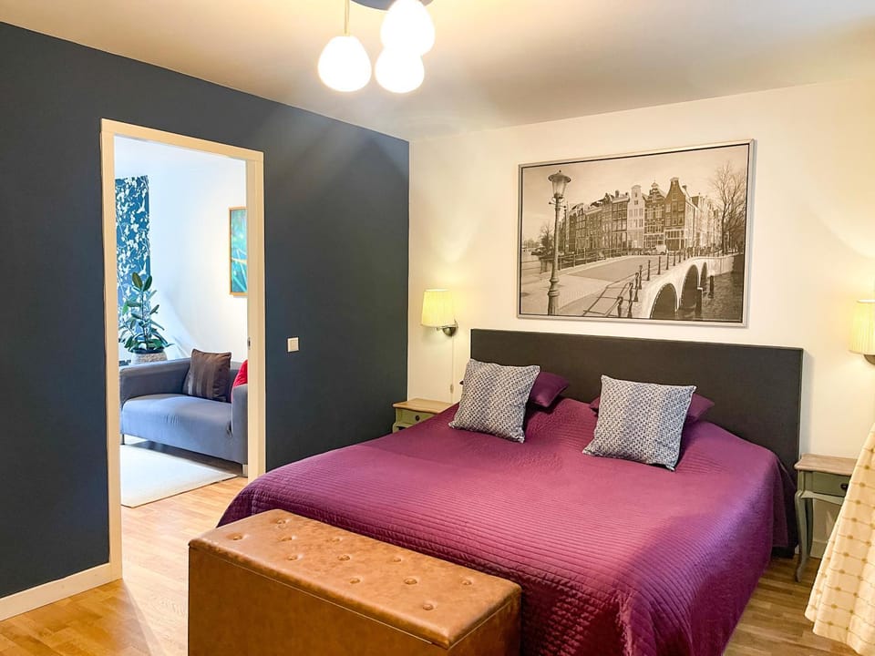 Bed, Living room, Photo of the whole room, Seating area, Bedroom