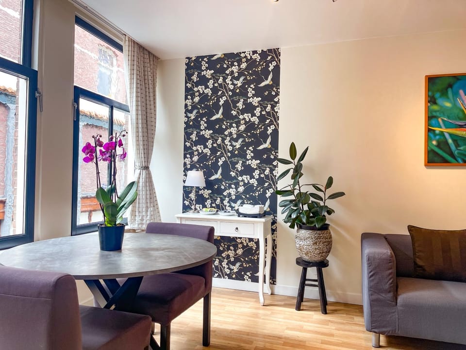 Seating area, Dining area