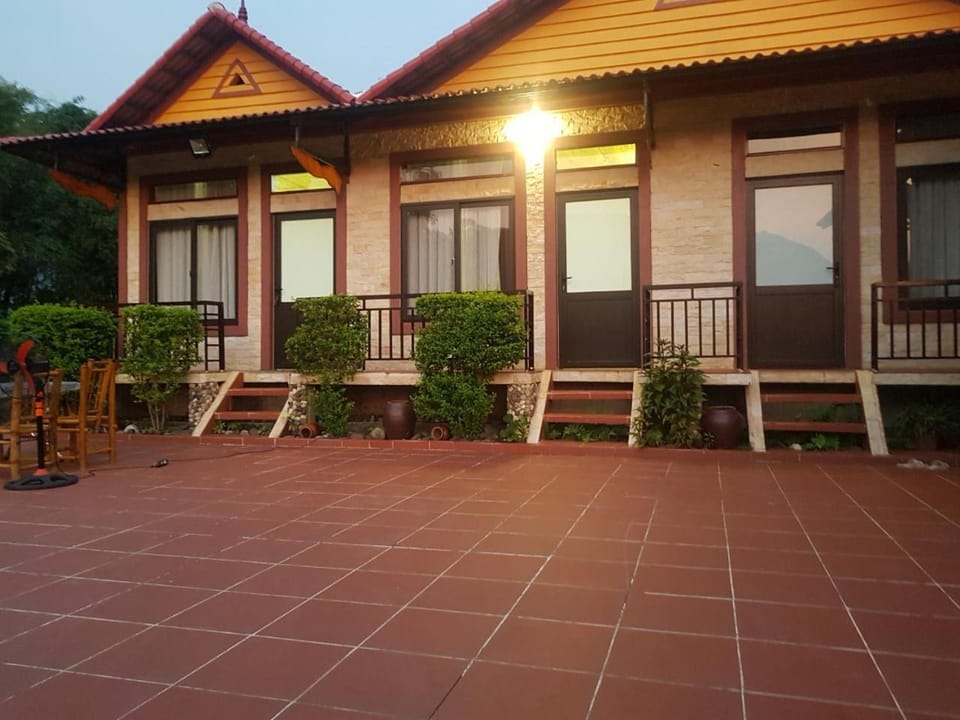 Mai Chau Xanh Bungalow Hotel in Laos