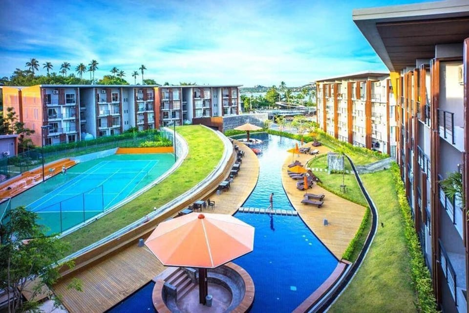 Property building, Facade/entrance, Day, Bird's eye view, On site, Pool view, Area and facilities, Swimming pool, sunbed