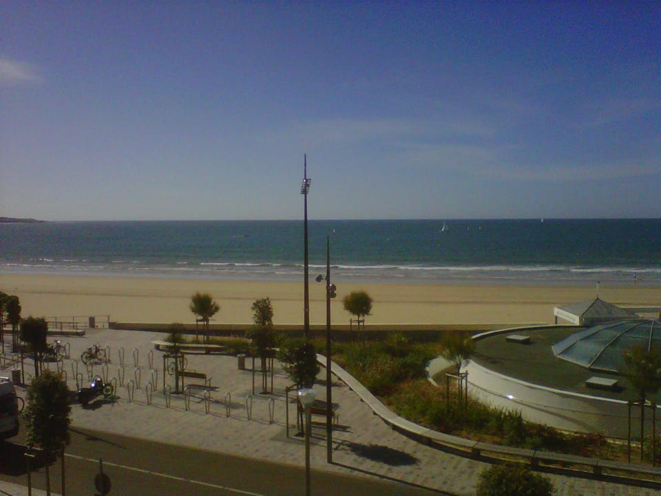 Studio Face Plage aux Sables d'Olonne avec Balcon, Ascenseur et Proximité Centre-Ville - FR-1-331-46 Apartment in Les Sables-d'Olonne