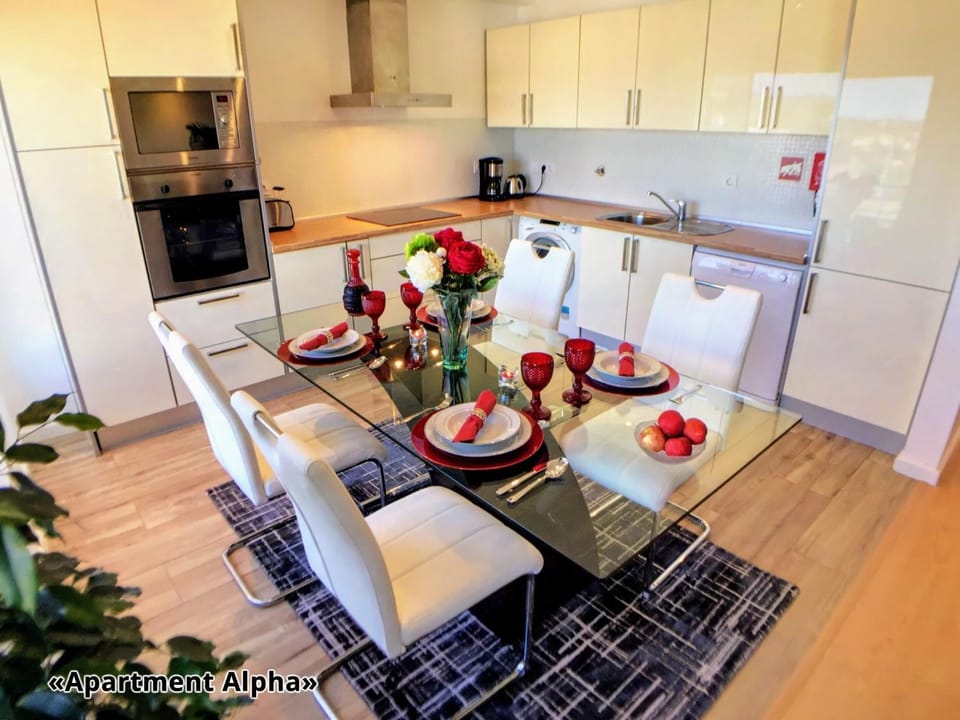 Coffee/tea facilities, Kitchen or kitchenette, Dining area