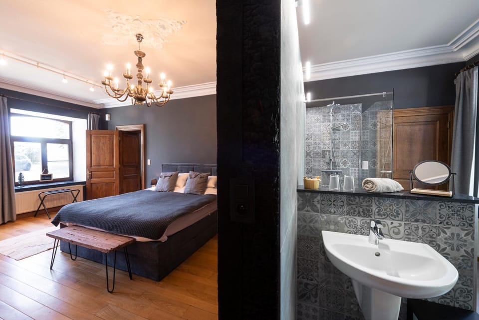 Bathroom, Photo of the whole room, Bedroom