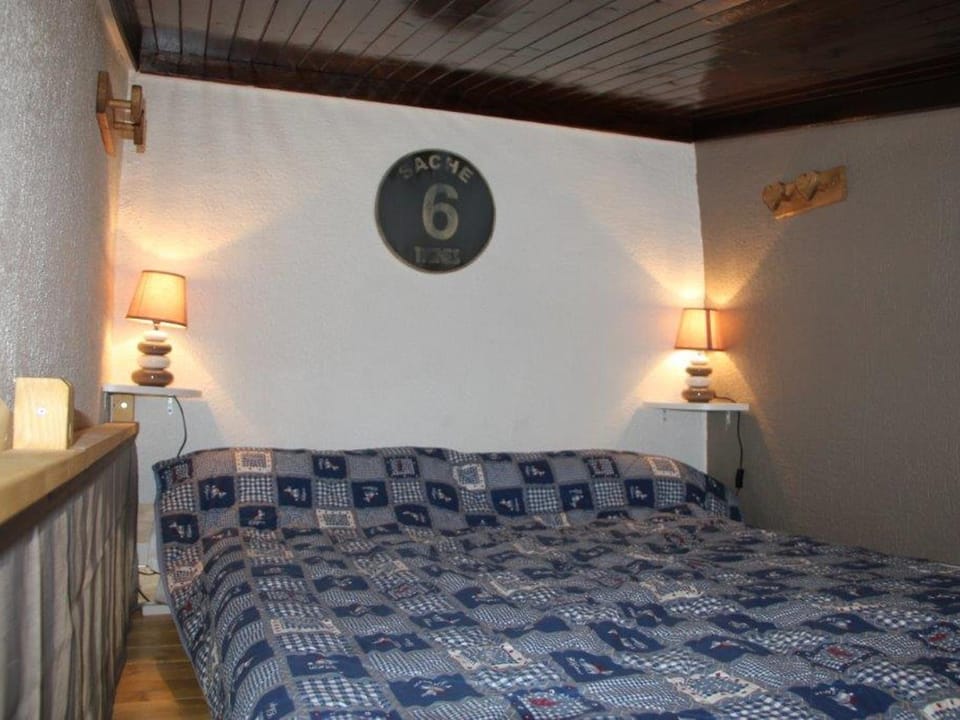 Deux Pièces Atypique à 20m des Pistes avec Parking Inclus - FR-1-449-65 Apartment in Tignes