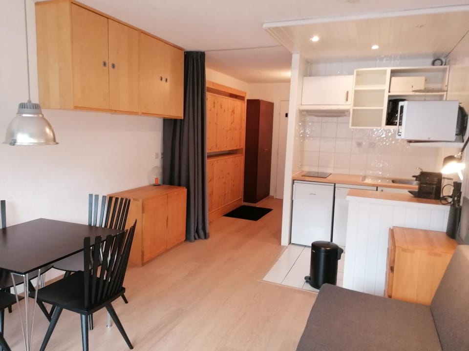 Studio Sud-Ouest au Val-Claret, proche commerces - FR-1-449-139 Apartment in Tignes