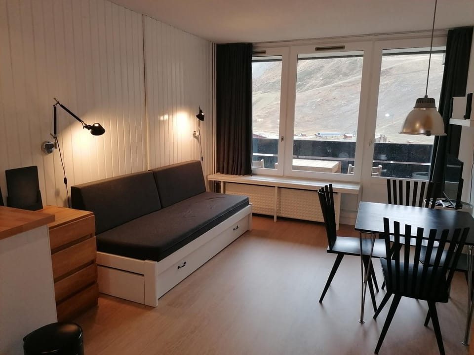 Studio Sud-Ouest au Val-Claret, proche commerces - FR-1-449-139 Apartment in Tignes