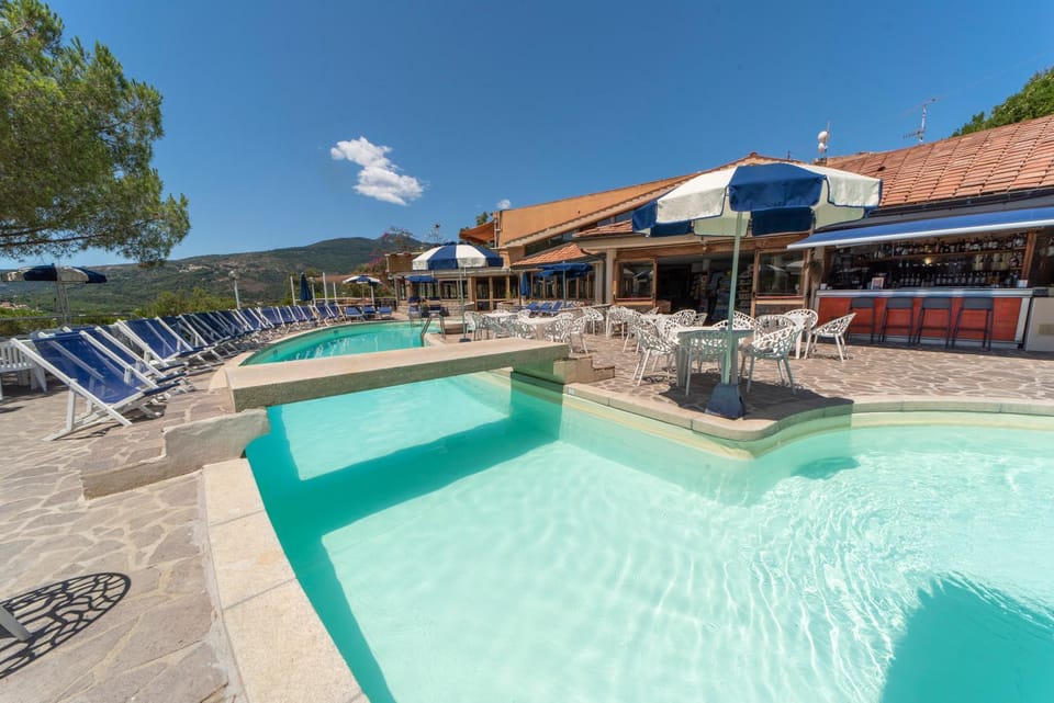 Area and facilities, Swimming pool, sunbed