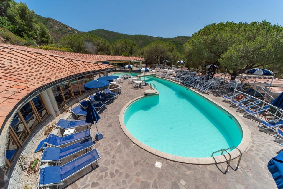 Pool view, Swimming pool, sunbed