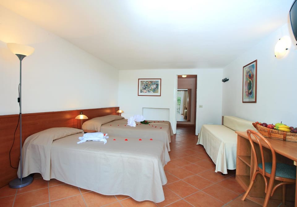 Photo of the whole room, Decorative detail