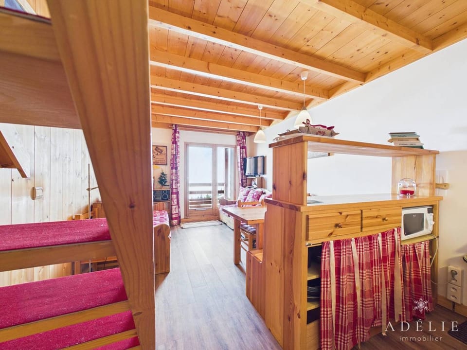 Duplex 6 pers au pied des pistes, 2 ch, balcon, ascenseur - FR-1-398-533 Apartment in Montvalezan