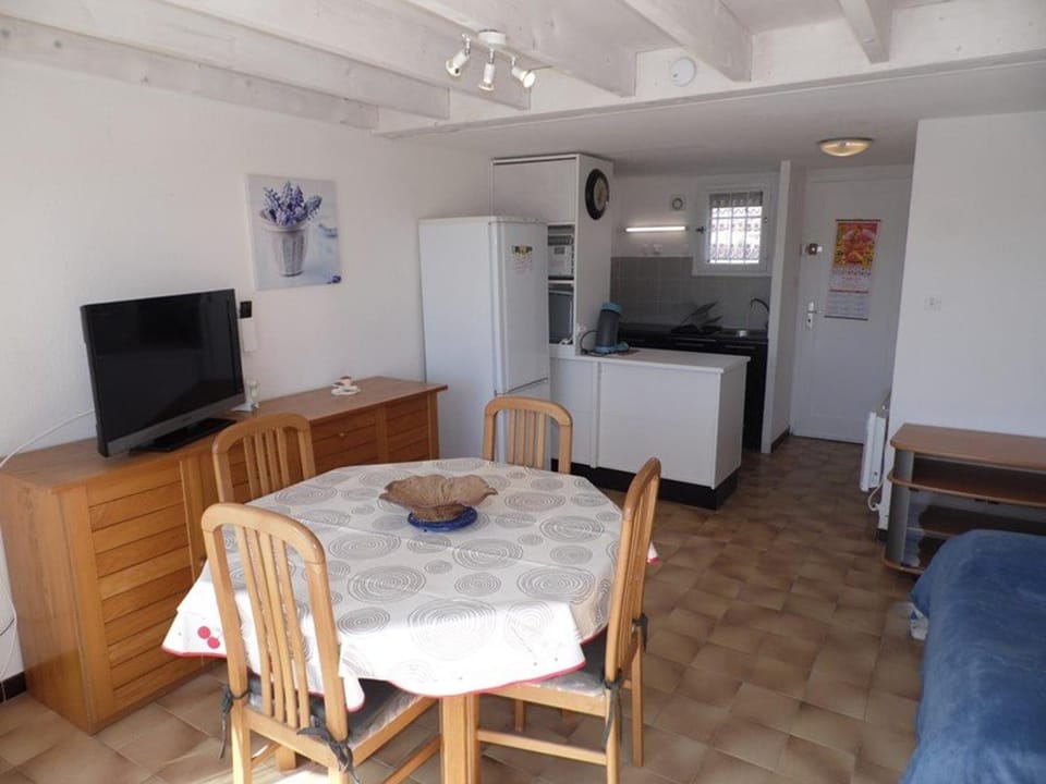 Duplex climatisé avec 2 chambres, grande terrasse et parking privé - FR-1-326-611 Apartment in Marseillan