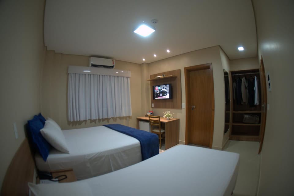 Bed, TV and multimedia, Bedroom
