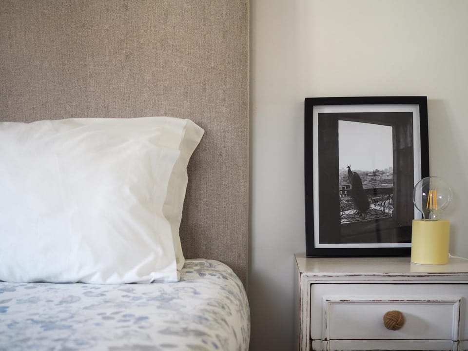 Bed, Photo of the whole room, Decorative detail, Bedroom