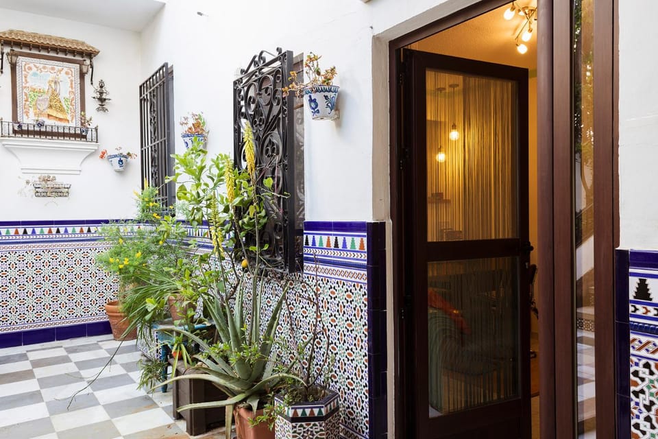Patio, Facade/entrance