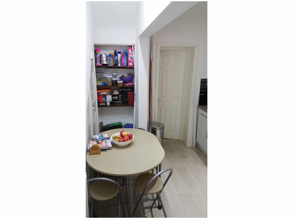 Food and drinks, Seating area, Dining area, Bedroom