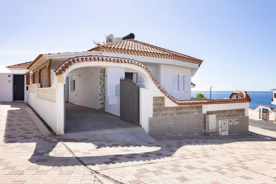 Property building, Facade/entrance, View (from property/room), Decorative detail, Sea view, Street view