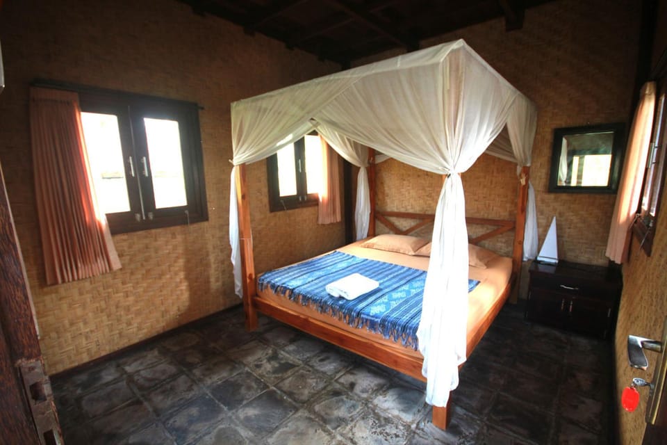 Bed, Bedroom, Garden view, Pool view