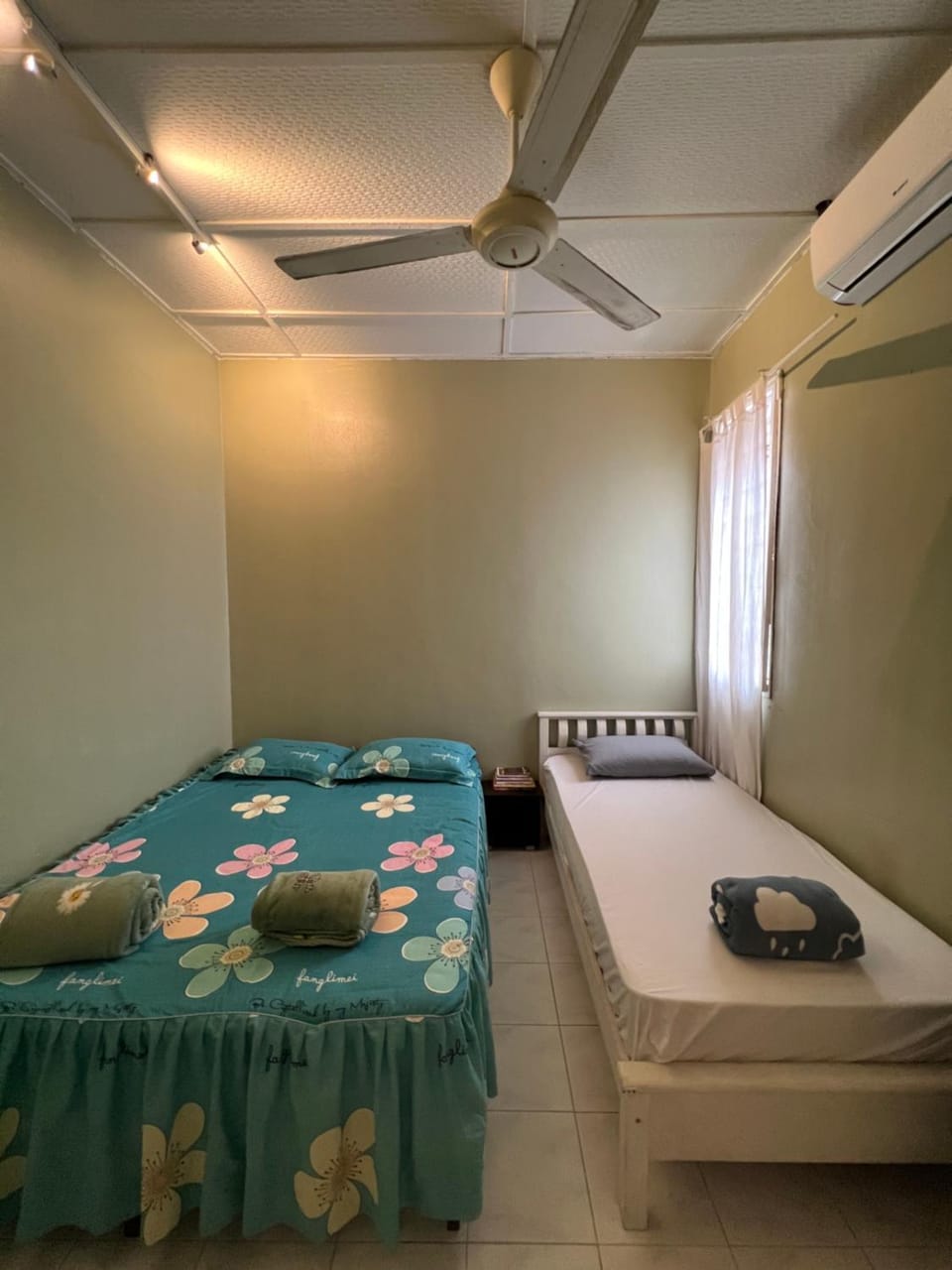 Bed, Bedroom, fireplace, air conditioner