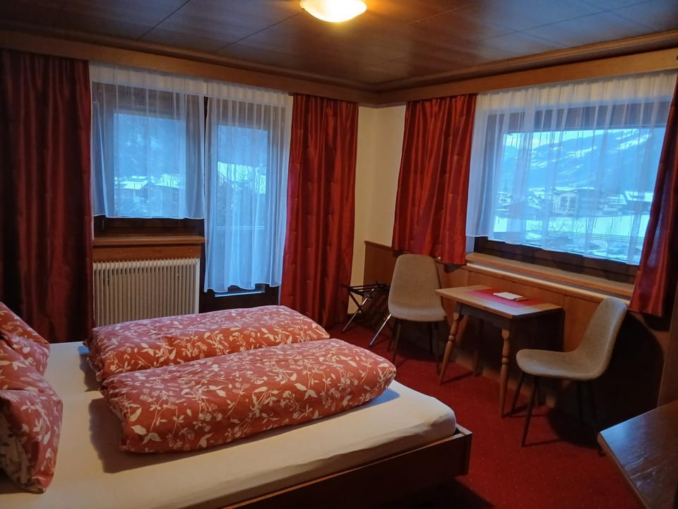 Bed, Seating area, Bedroom