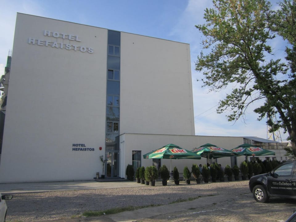 Facade/entrance
