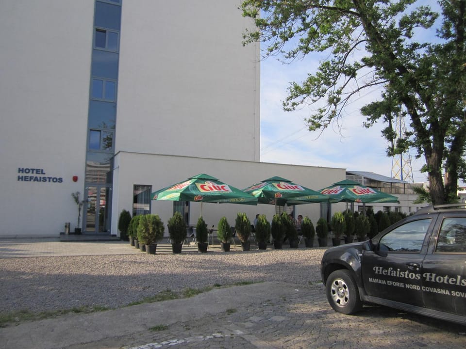 Facade/entrance