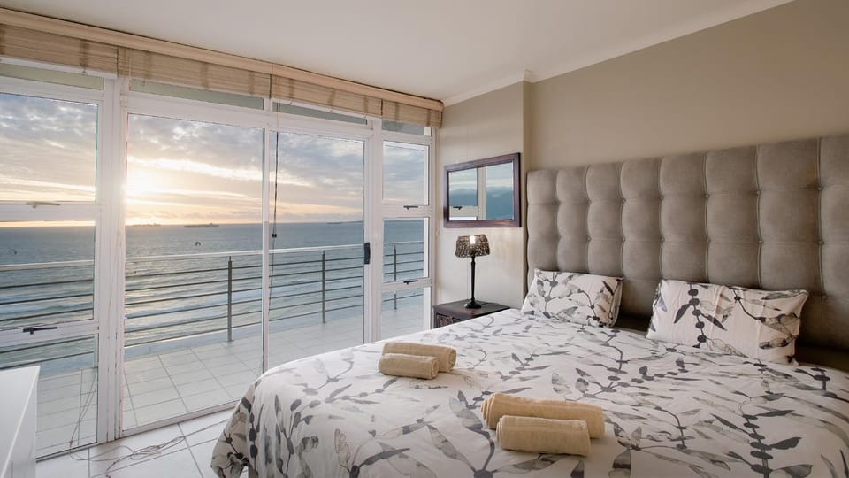 Bed, Bedroom, Sea view