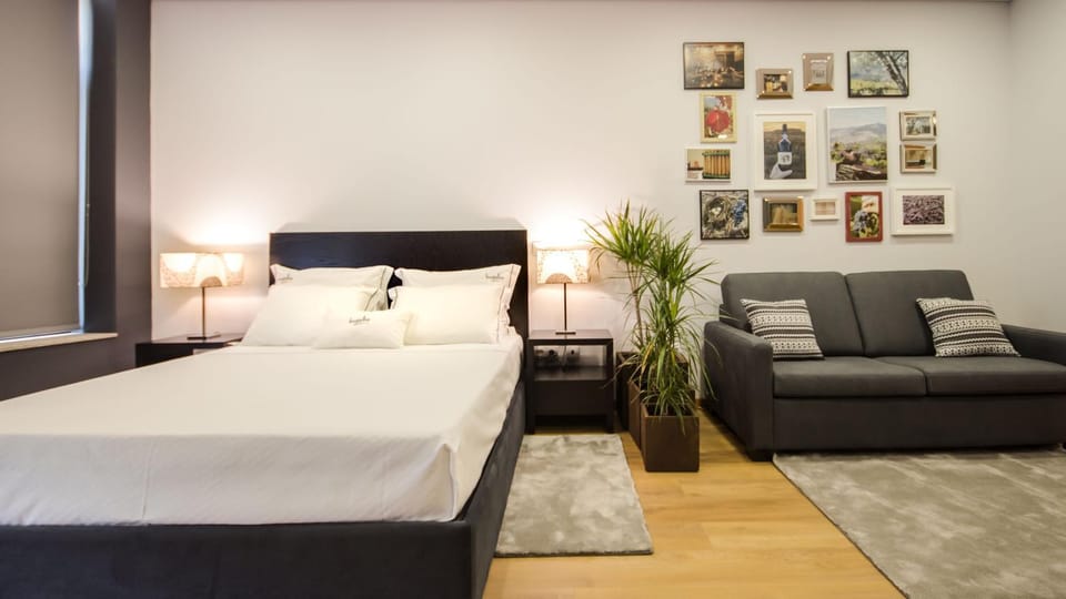 Living room, Bedroom, Family
