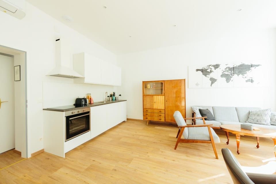 Kitchen or kitchenette, Seating area