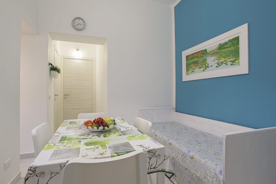 Seating area, Dining area