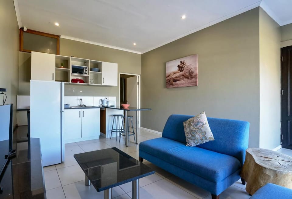 Kitchen or kitchenette, Living room, Seating area