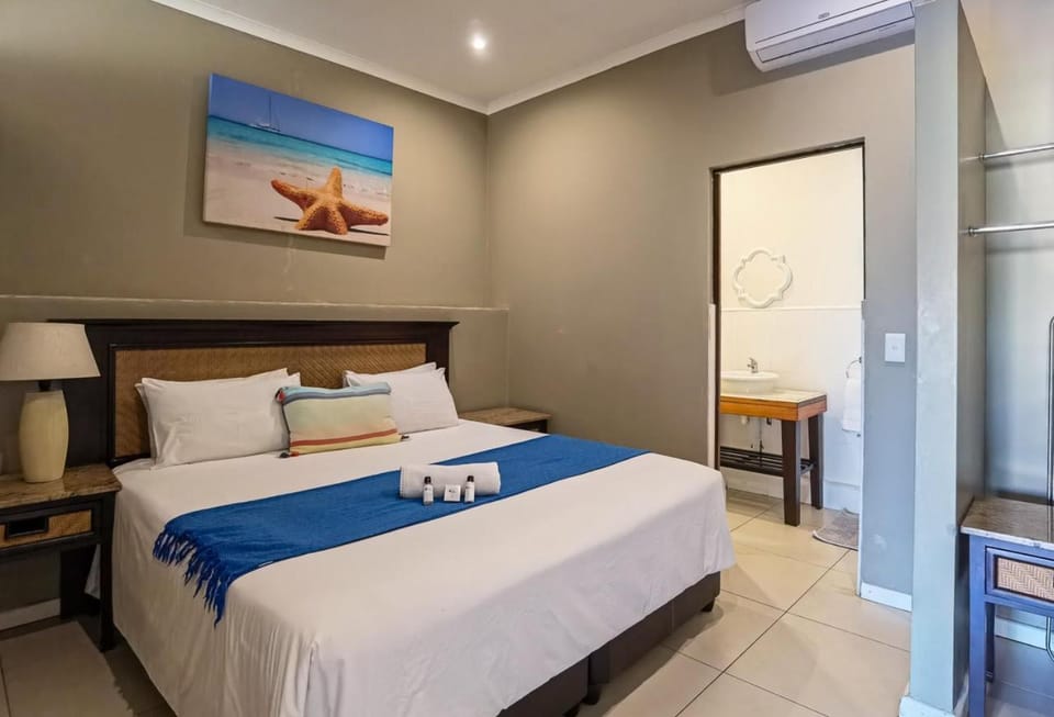 Bed, Bedroom, towels, air conditioner