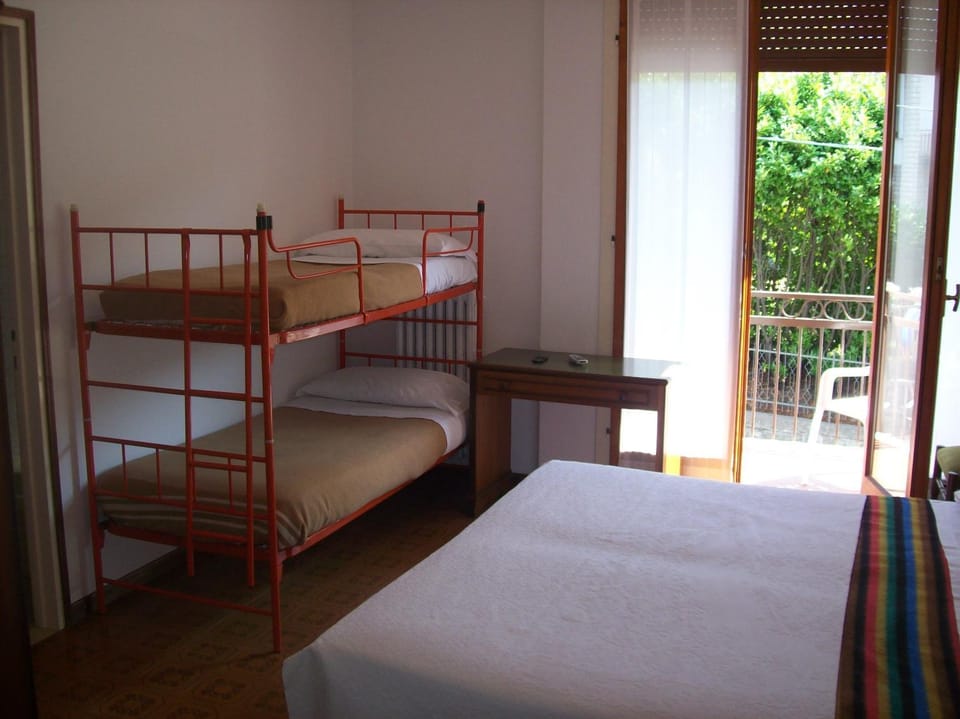 Bed, Day