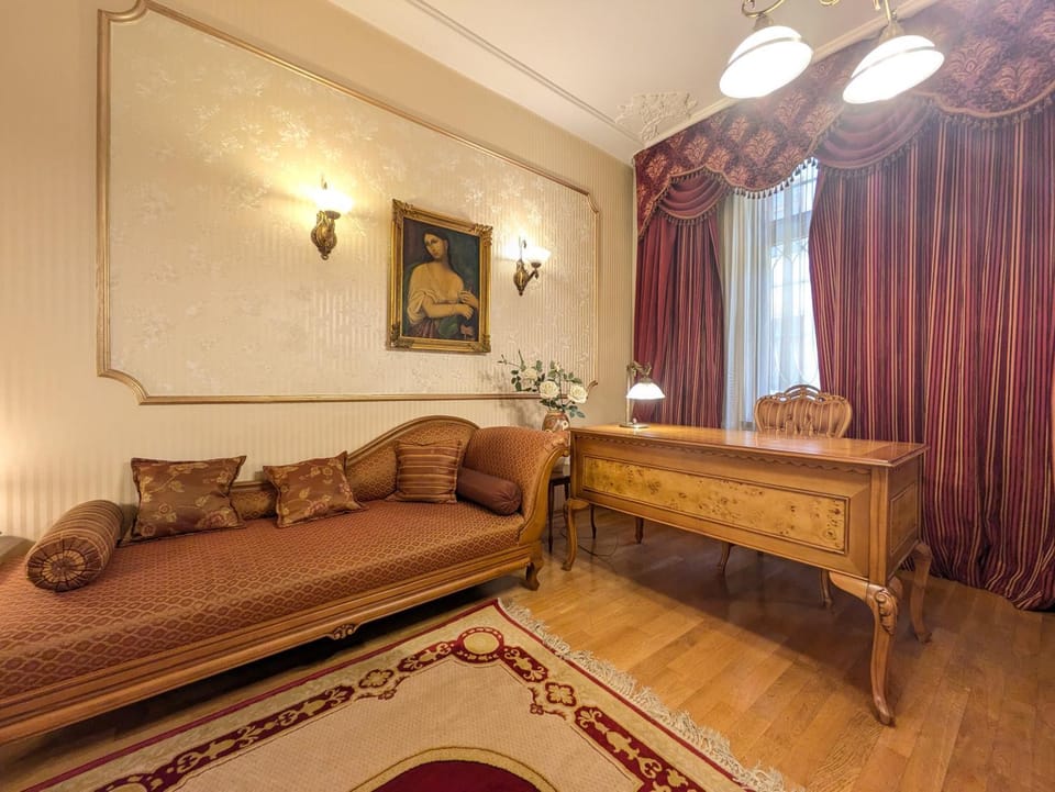 Living room, Seating area