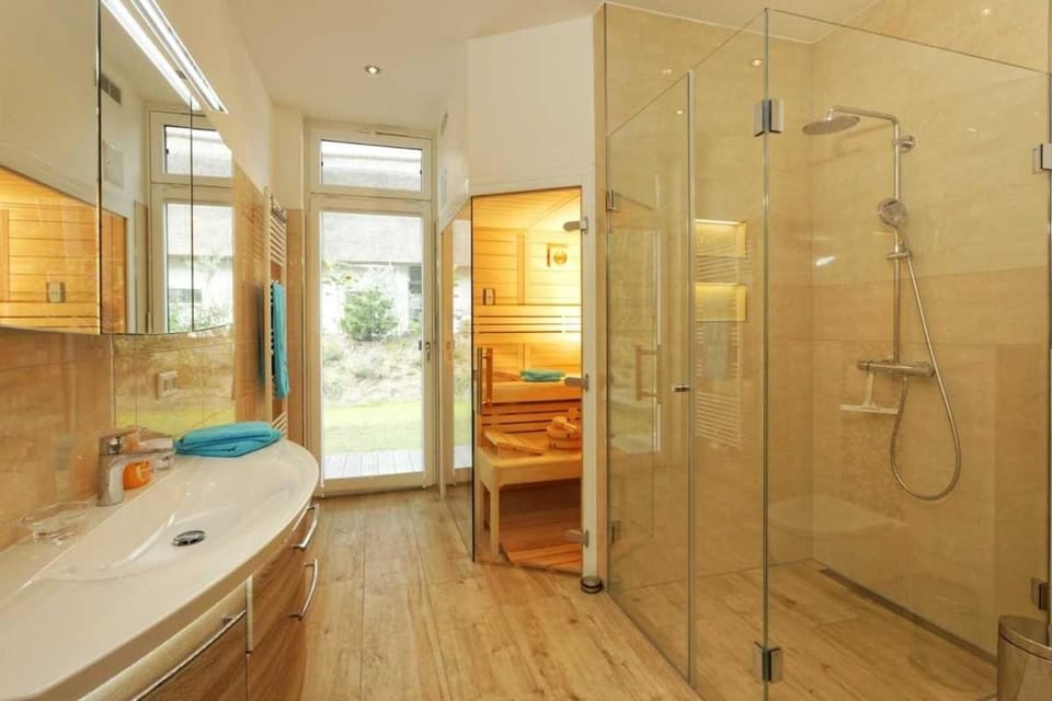 Shower, Sauna, Sauna, Bathroom