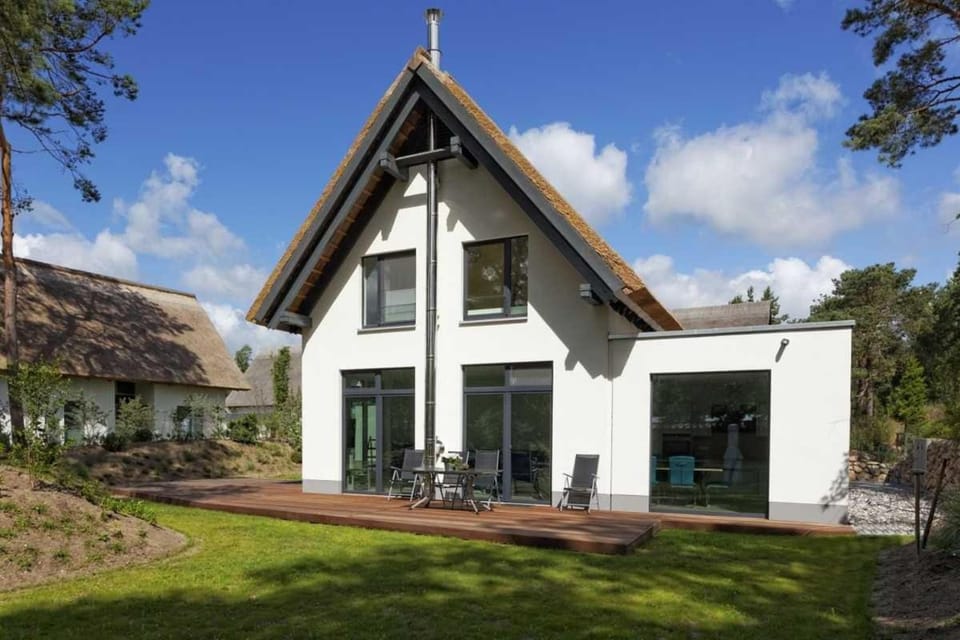 Property building, Garden, Balcony/Terrace