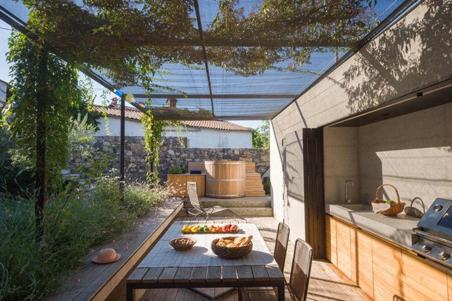 Patio, Day, BBQ facilities