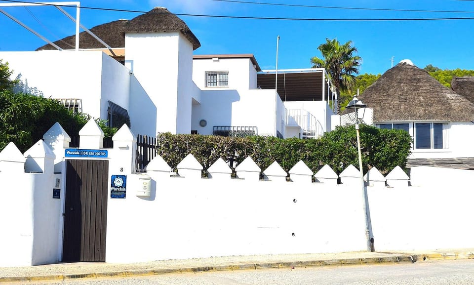Property building, Facade/entrance, On site, Location